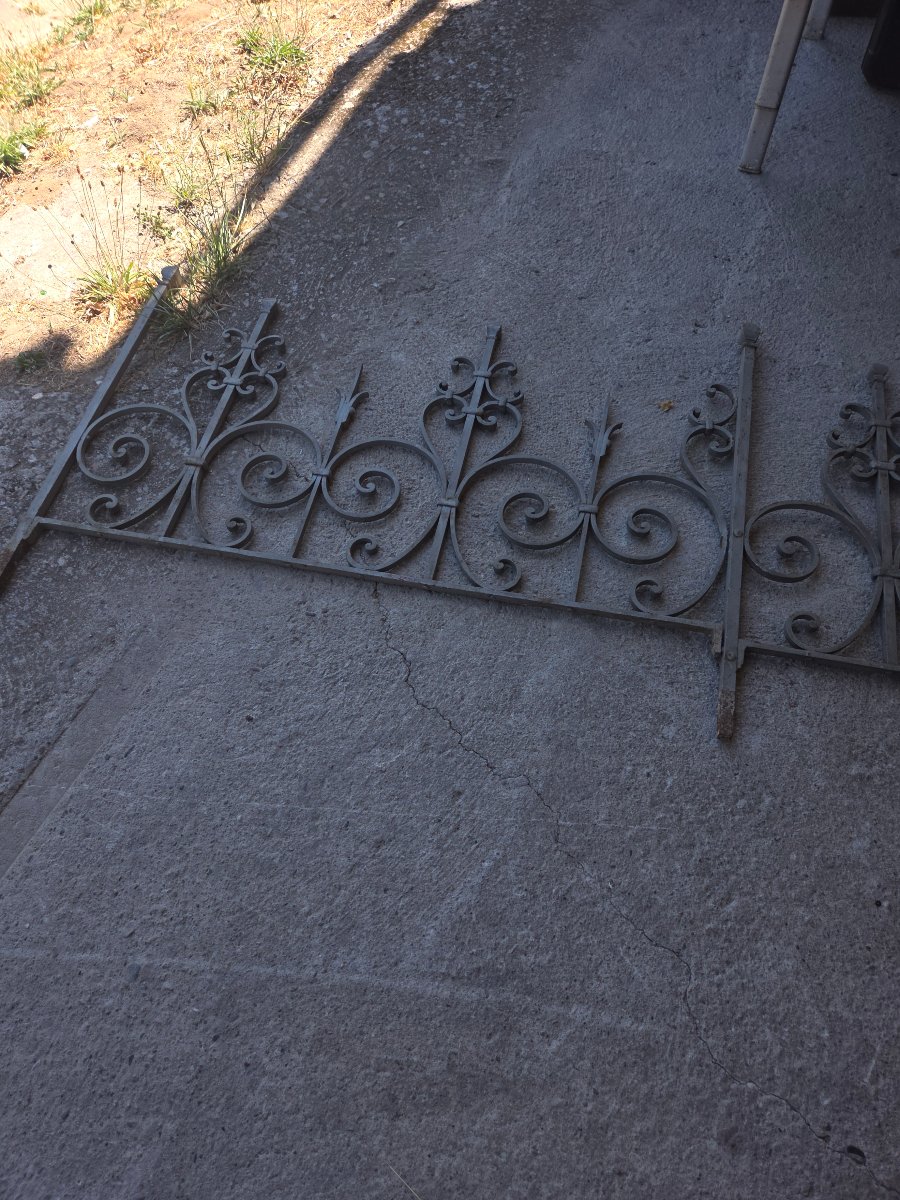 Anciennes grilles en fer forgé d'une chapelle du sud de la haute saone -photo-5