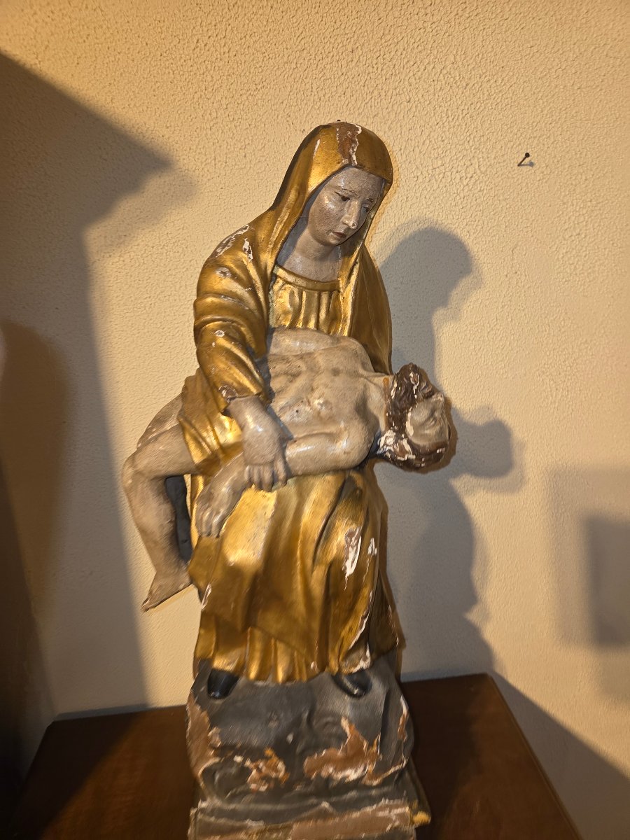 18th-century Pietà In Gilded And Polychrome Wood 