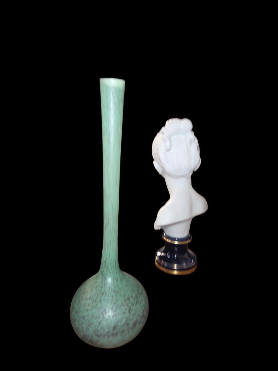 Grand vase berluze en pâte de verre  mormoréen vert. Signé A Delatte des années 30