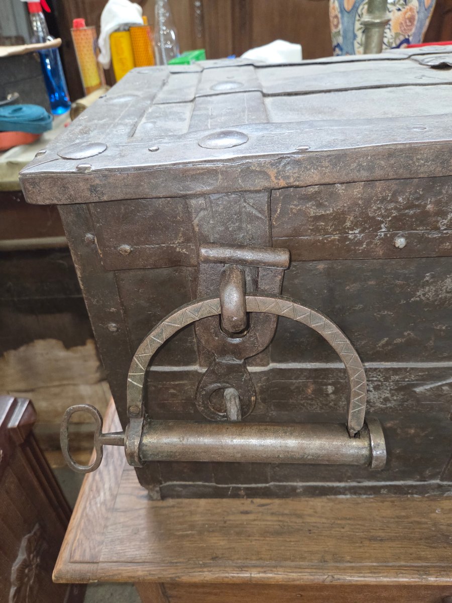 17th-century Nuremberg Chest-photo-2
