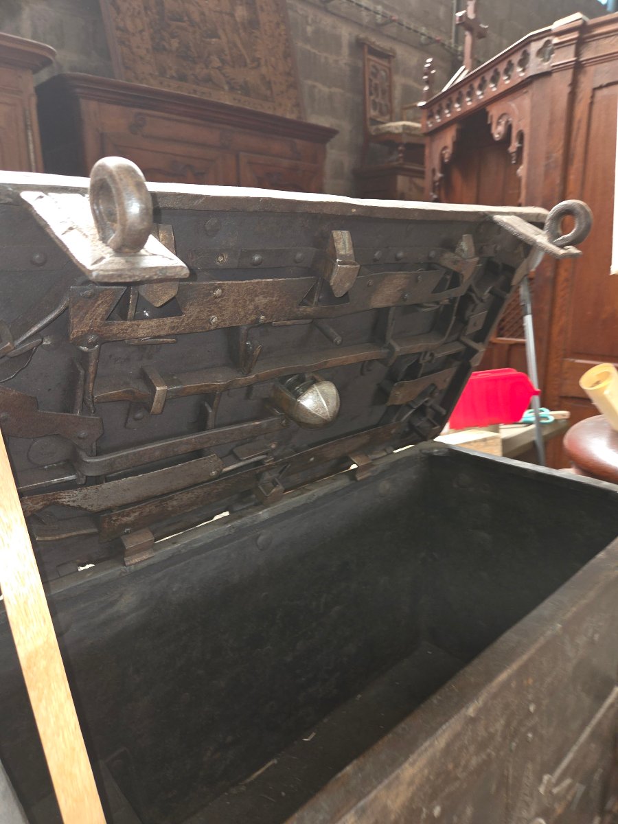 17th-century Nuremberg Chest-photo-1