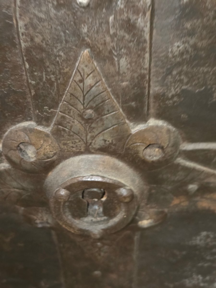 17th-century Nuremberg Chest-photo-2