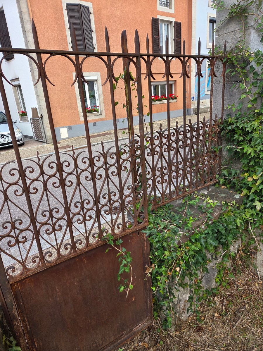 16.3 Meters Of 19th-century Wrought-iron Railings With A Gate