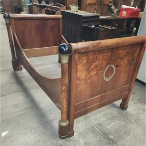 Empire Bed In Walnut With Columns And Decorated With Bronze