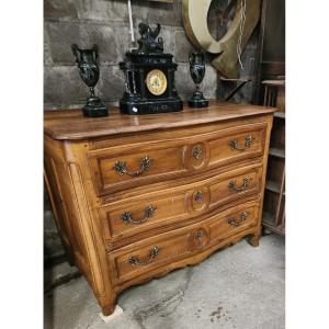 Lyonnaise 18th Curved Walnut Commode