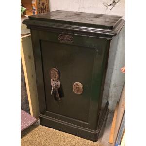 F.nugue Arch Safe With Green Bronze Circular Bolts