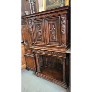 Cabinet en noyer de style gothique du début 20ème siècle 