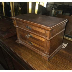 Petit commode 1900 étant un coffret à bijoux 