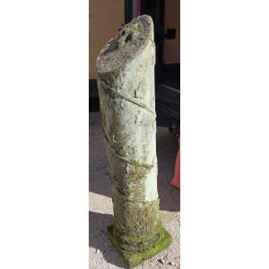 18th Century Stone Column Decorated With Ivy And Adorned With A Fleur-de-lis 