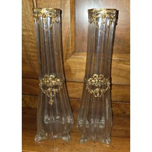 Paire de vase en verre 1900 ornée de décorations en laiton de style louis XVI 