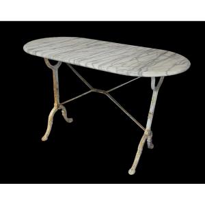 Table de bistrot des années 50 plateau ovale en marbre et pietement en fonte