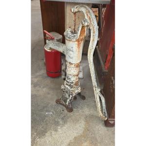 Pompe a eau en fonte de la deuxième partie du 19ème 