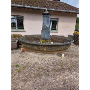 Fontaine en fonte provenant d'un parc d'un château du 19ème du sud de la Haute Saône 
