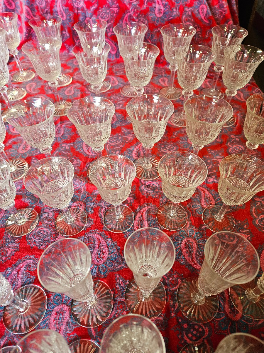 Service de 29   verres cristal  Saint  Louis  Tomy