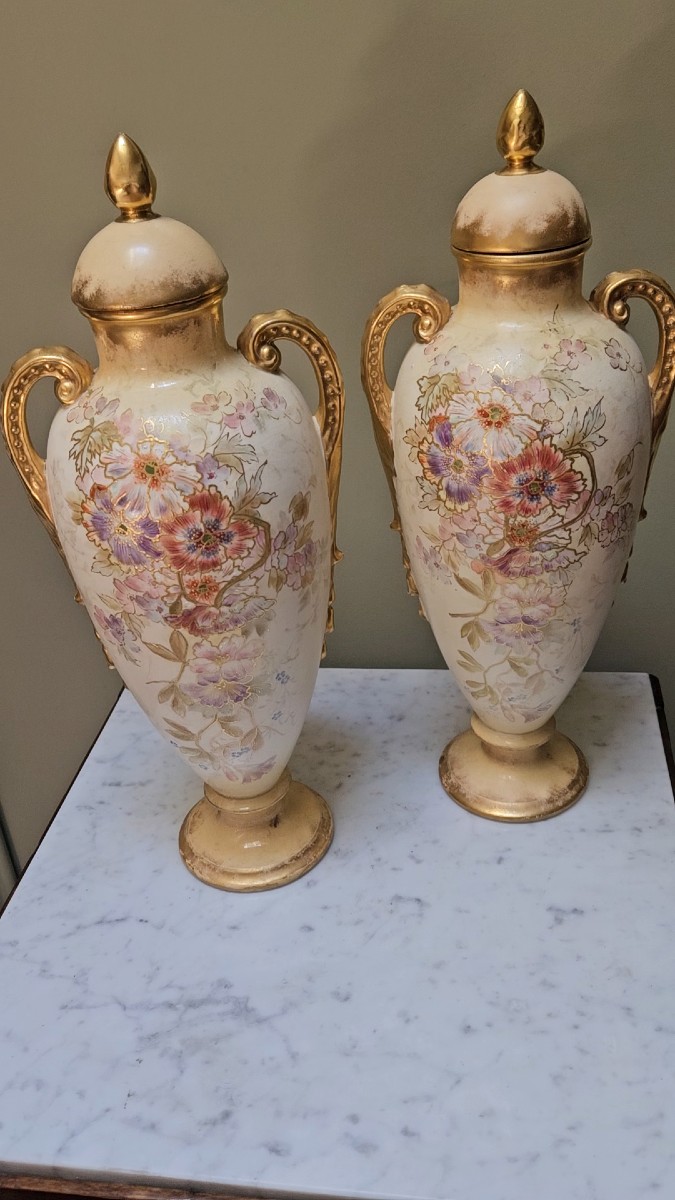 Paire d urnes  manufacture  royal Germany 