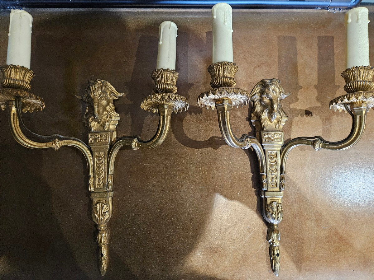 Paire d appliques en bronze  tête de belier 