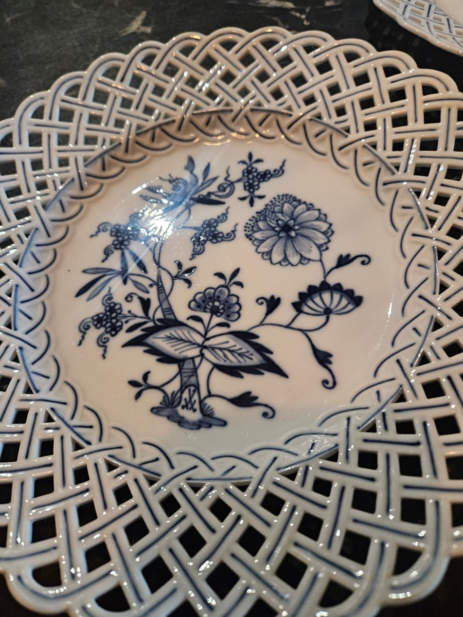8 assiettes de présentation  porcelaine  meissen oignon bleu -photo-4