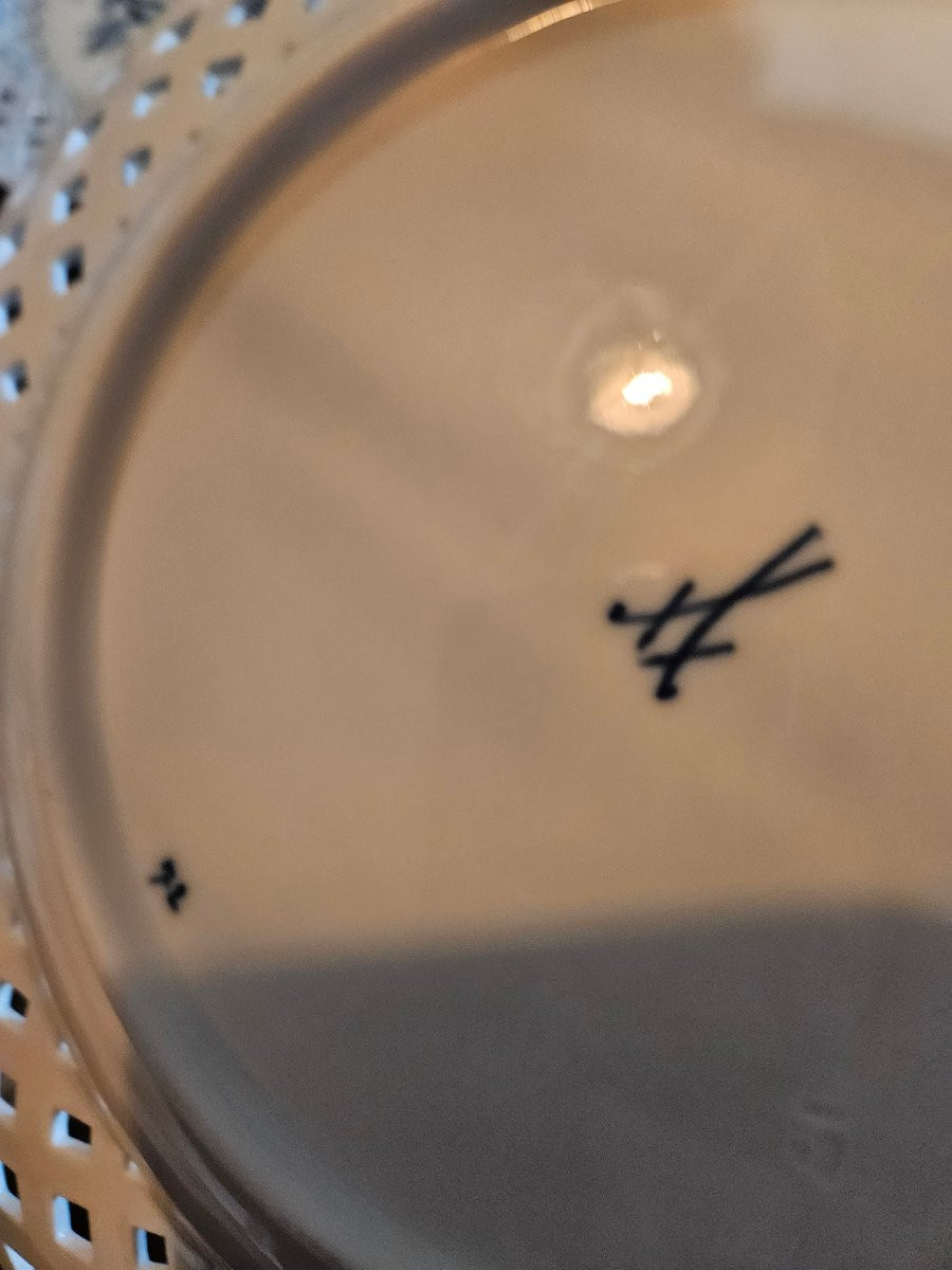 8 assiettes de présentation  porcelaine  meissen oignon bleu -photo-1