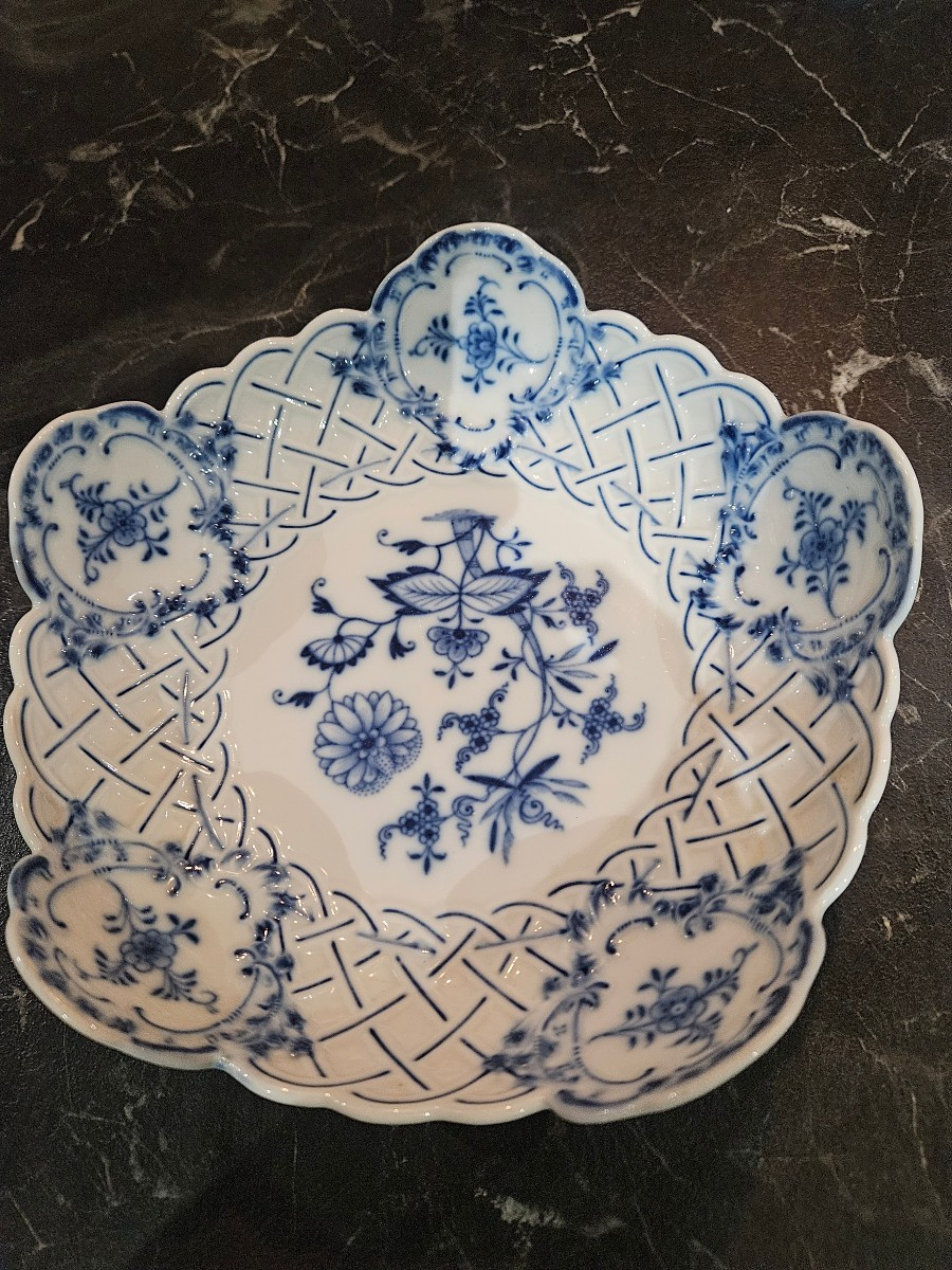  Meissen Porcelain Bowl, Blue Onion Pattern 