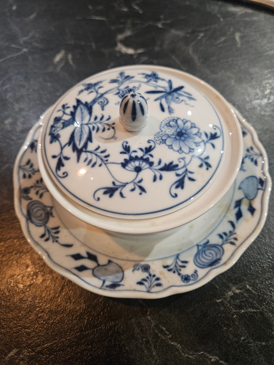 Beurrier en porcelaine de Meissen modèle oignon bleu 