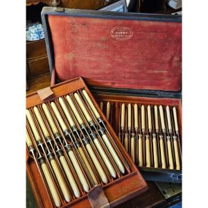 Coffret de couteaux  argent et  acier 19em 