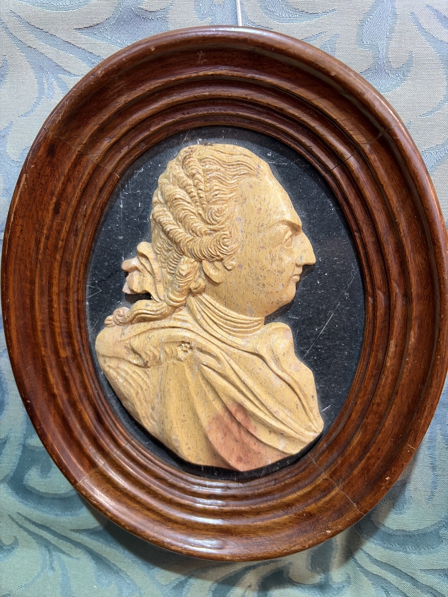 Pair Of Louis XVI And Marie-antoinette Medallions-photo-1