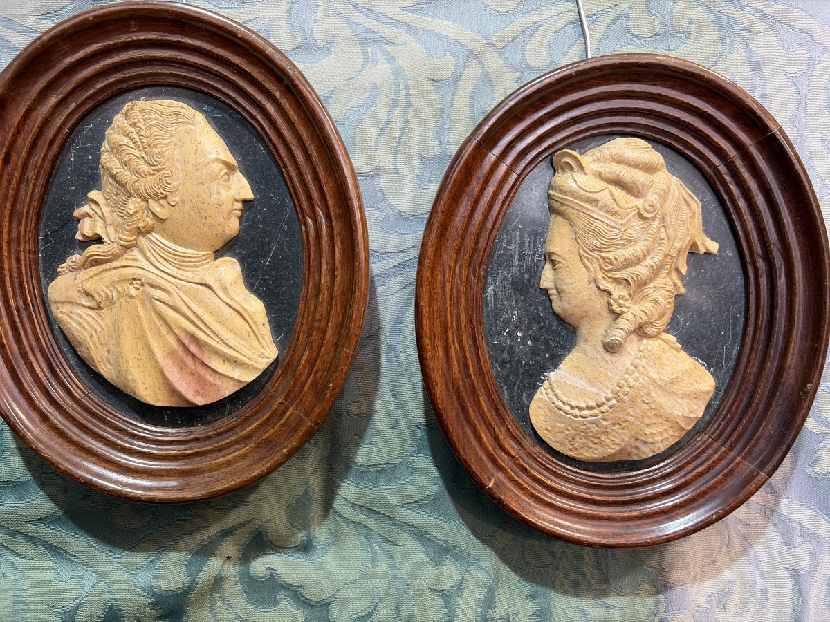 Pair Of Louis XVI And Marie-antoinette Medallions