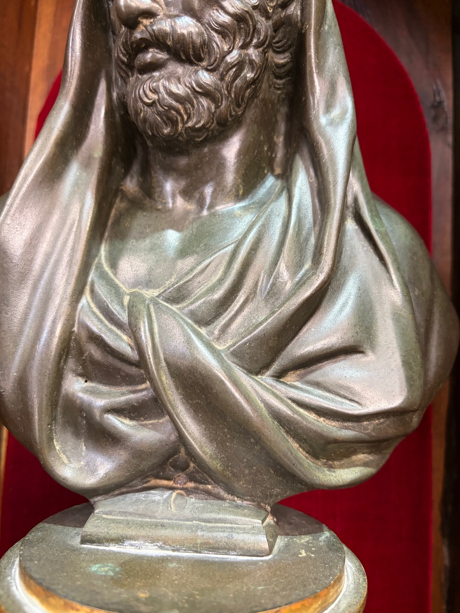 Bust In Bronze In The Antic Style. A Noble Man, A Veil On His Head.-photo-3