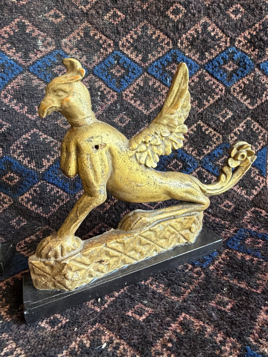 Paire de griffons en bois doré XVIII ème-photo-3