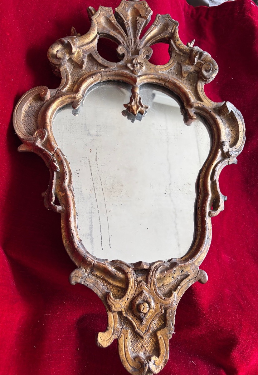 Miroir en bois doré XVIII ème
