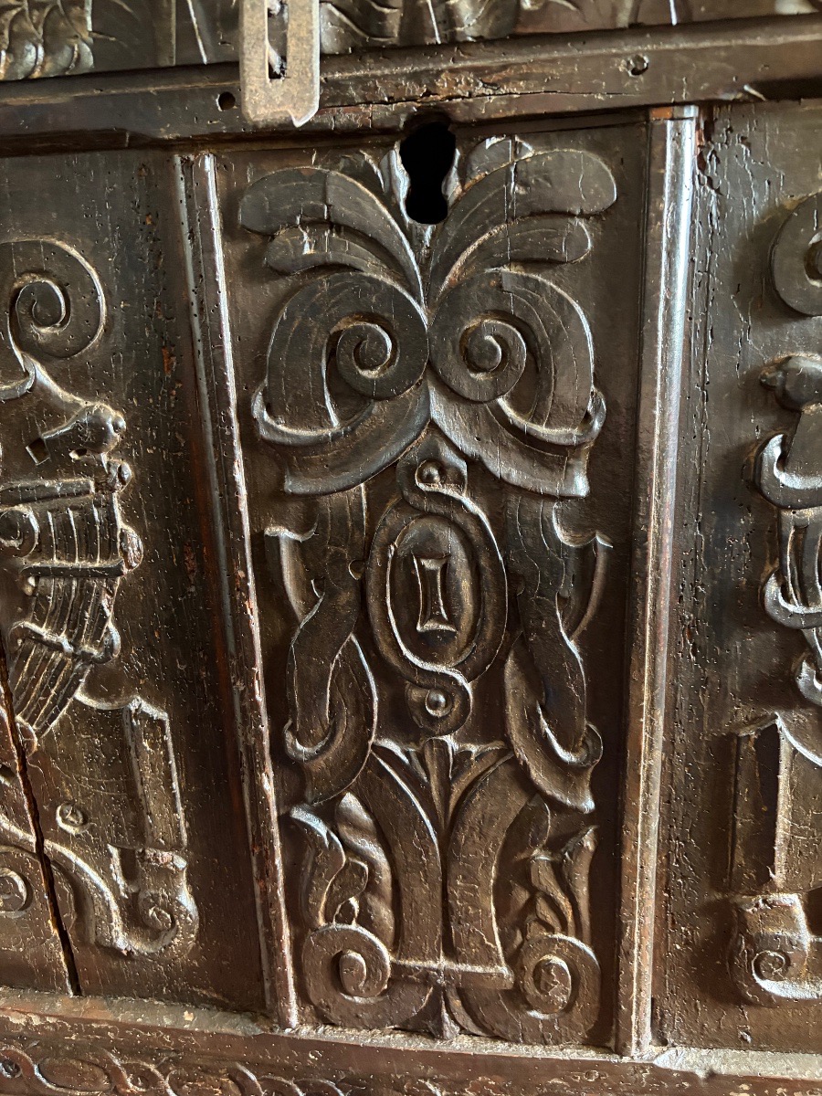 Renaissance-era Chest -photo-2