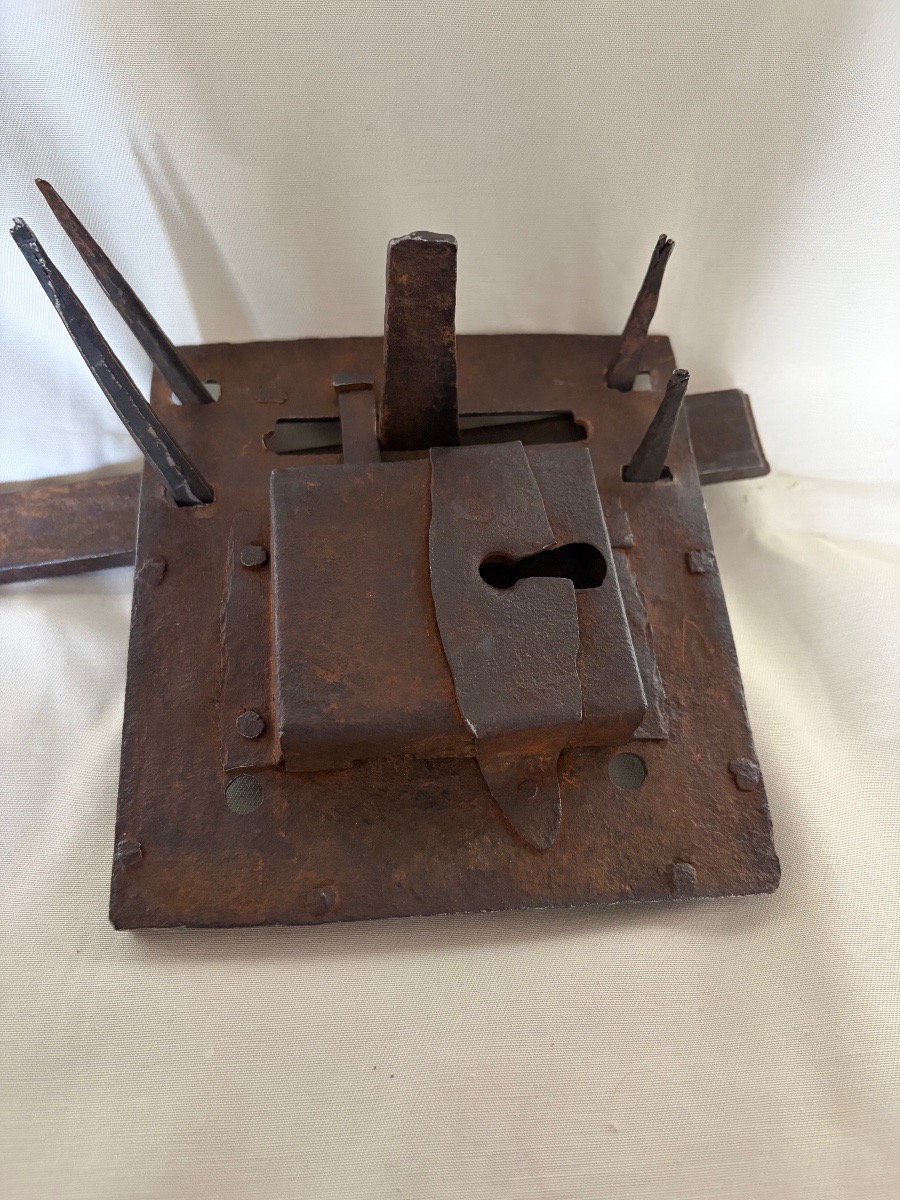 17th-century Door Lock -photo-1