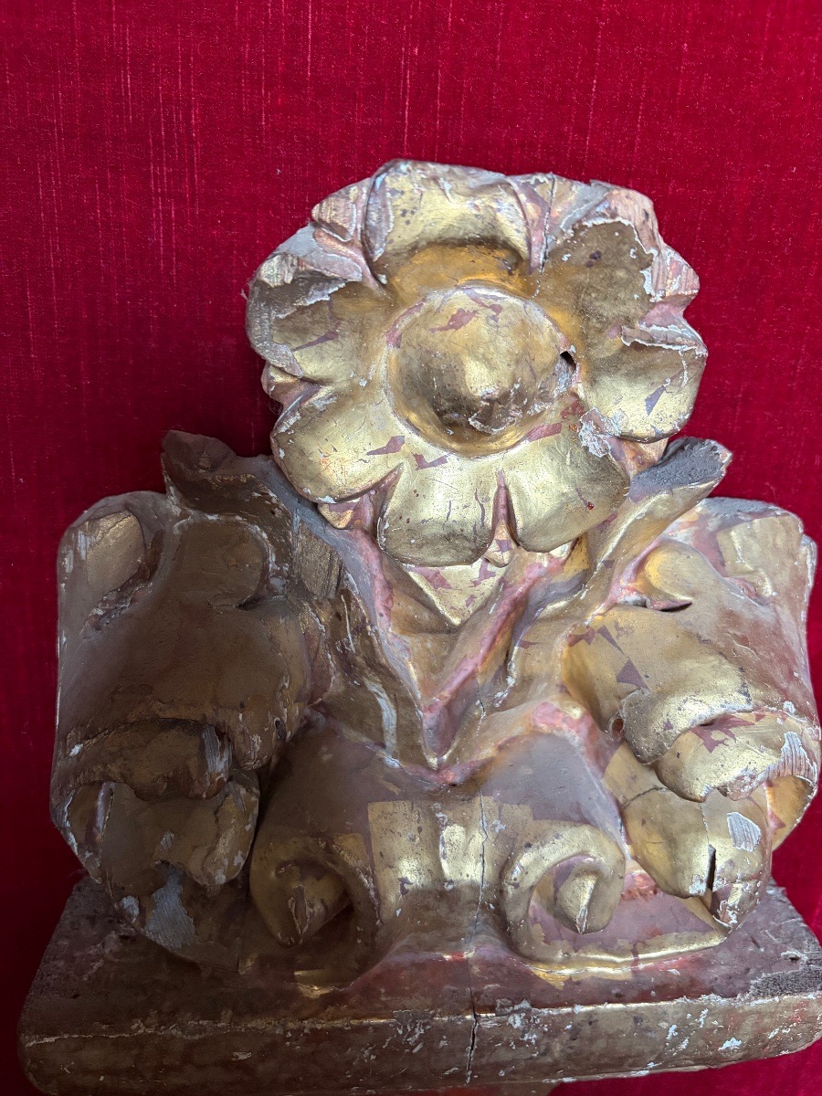 Ancien fleuron décoratif en bois doré XVIII ème-photo-1