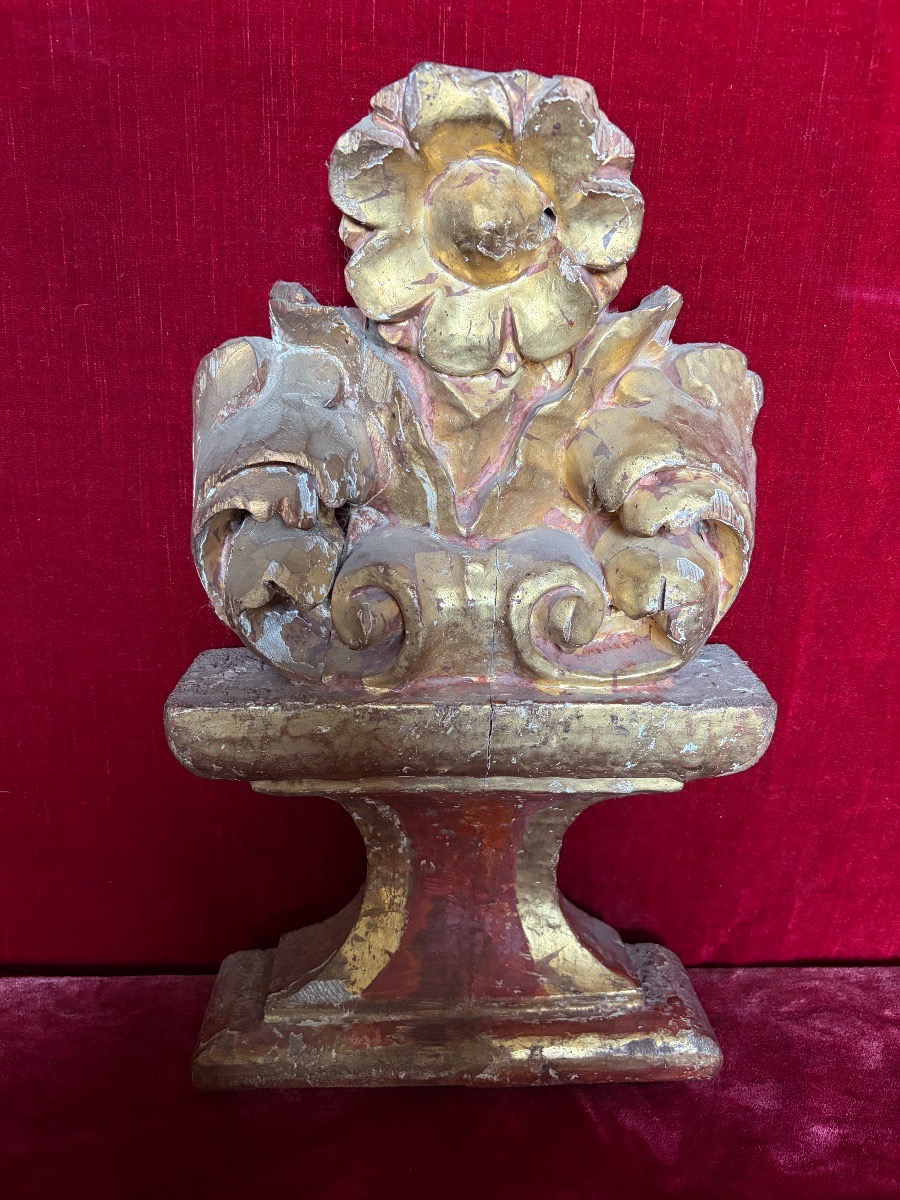 Ancien fleuron décoratif en bois doré XVIII ème