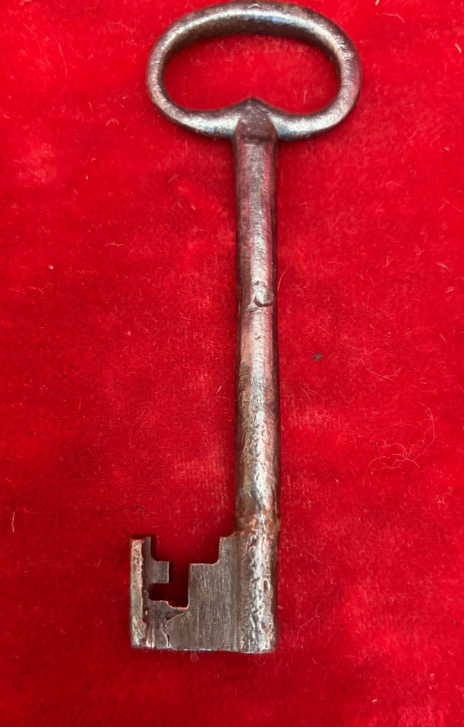 Padlock With A Spring Latch -photo-5