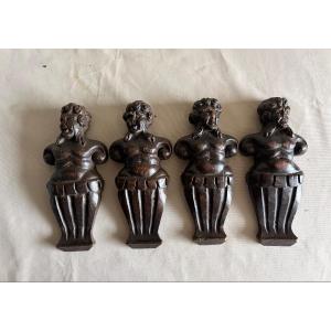 Ensemble de 4 cariatides en bois sculpté XVII ème