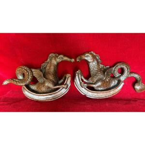 Paire d’éléments décoratifs, représentant des monstres marins XVIII ème