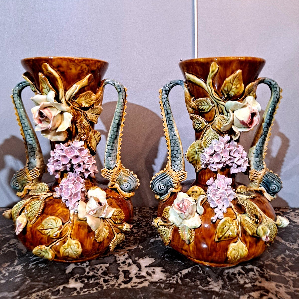 Paire De Vases Barbotine