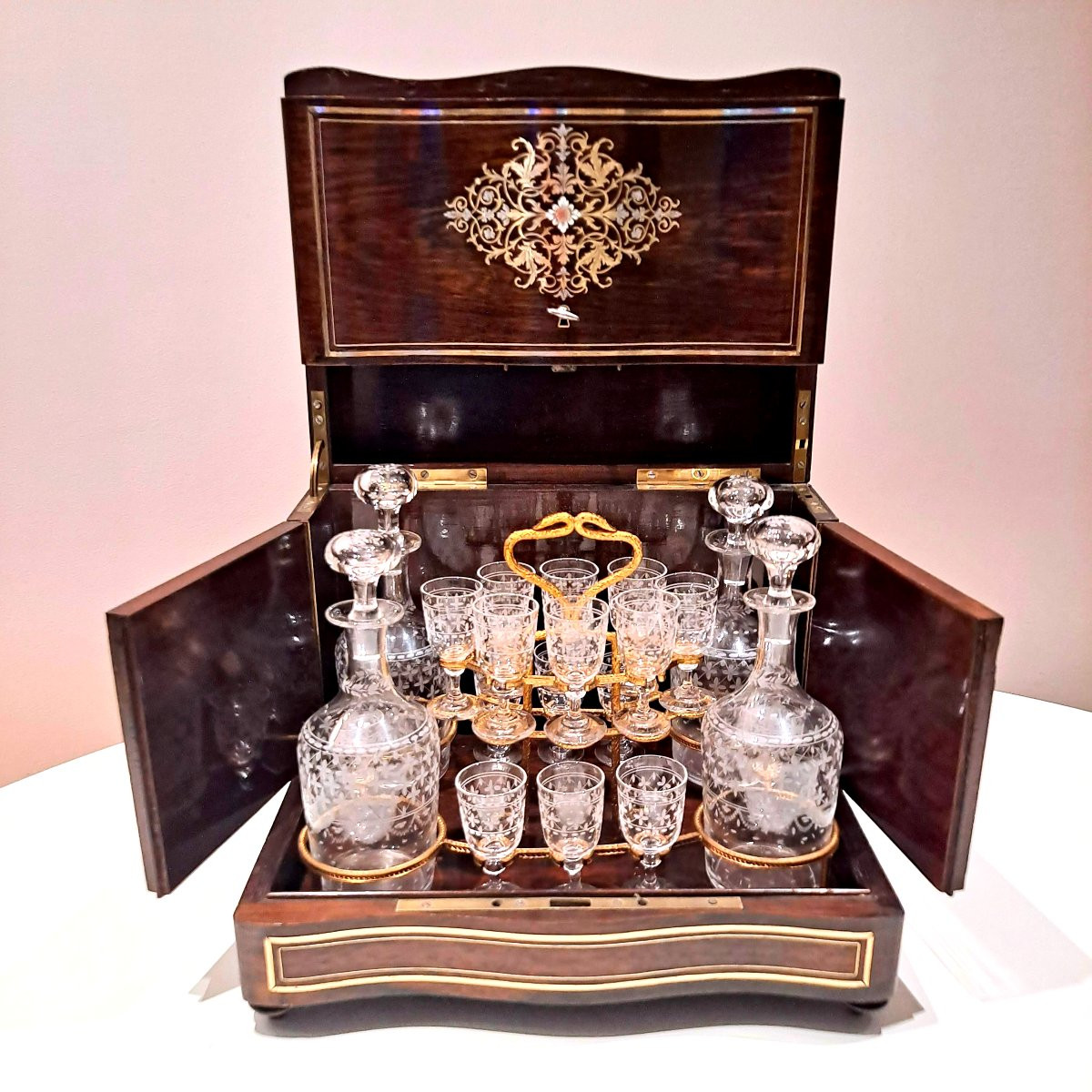 Cave à liqueur Napoléon III en palissandre verrerie complète-photo-1