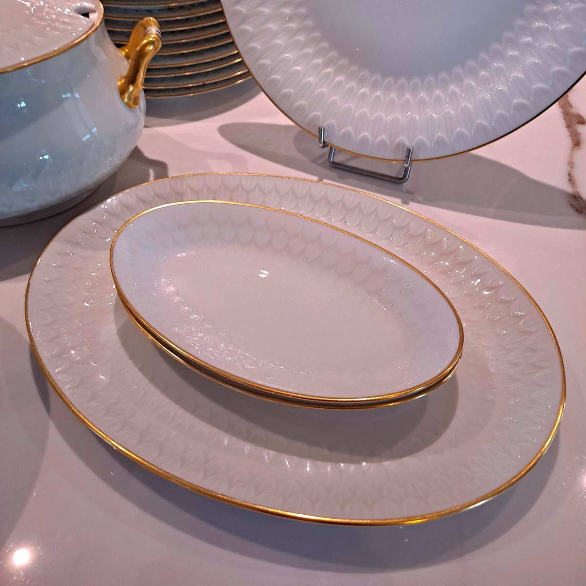 Service BERNARDAUD à Limoges porcelaine blanche filet doré-photo-1