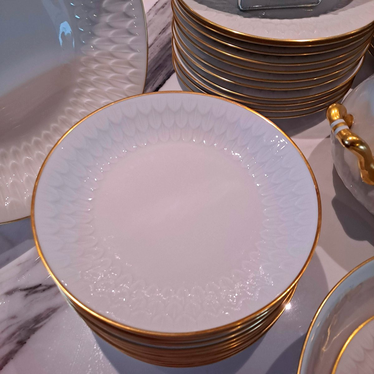 Service BERNARDAUD à Limoges porcelaine blanche filet doré-photo-3