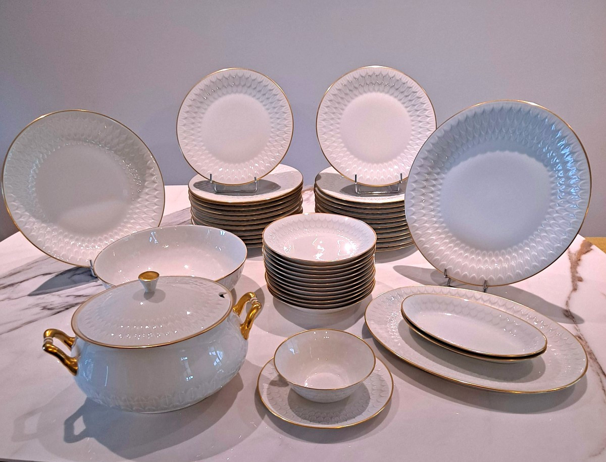 Service BERNARDAUD à Limoges porcelaine blanche filet doré