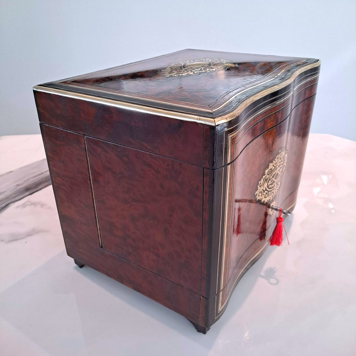 Cave à liqueur Napoléon III loupe d'amboine Verrerie complète-photo-2