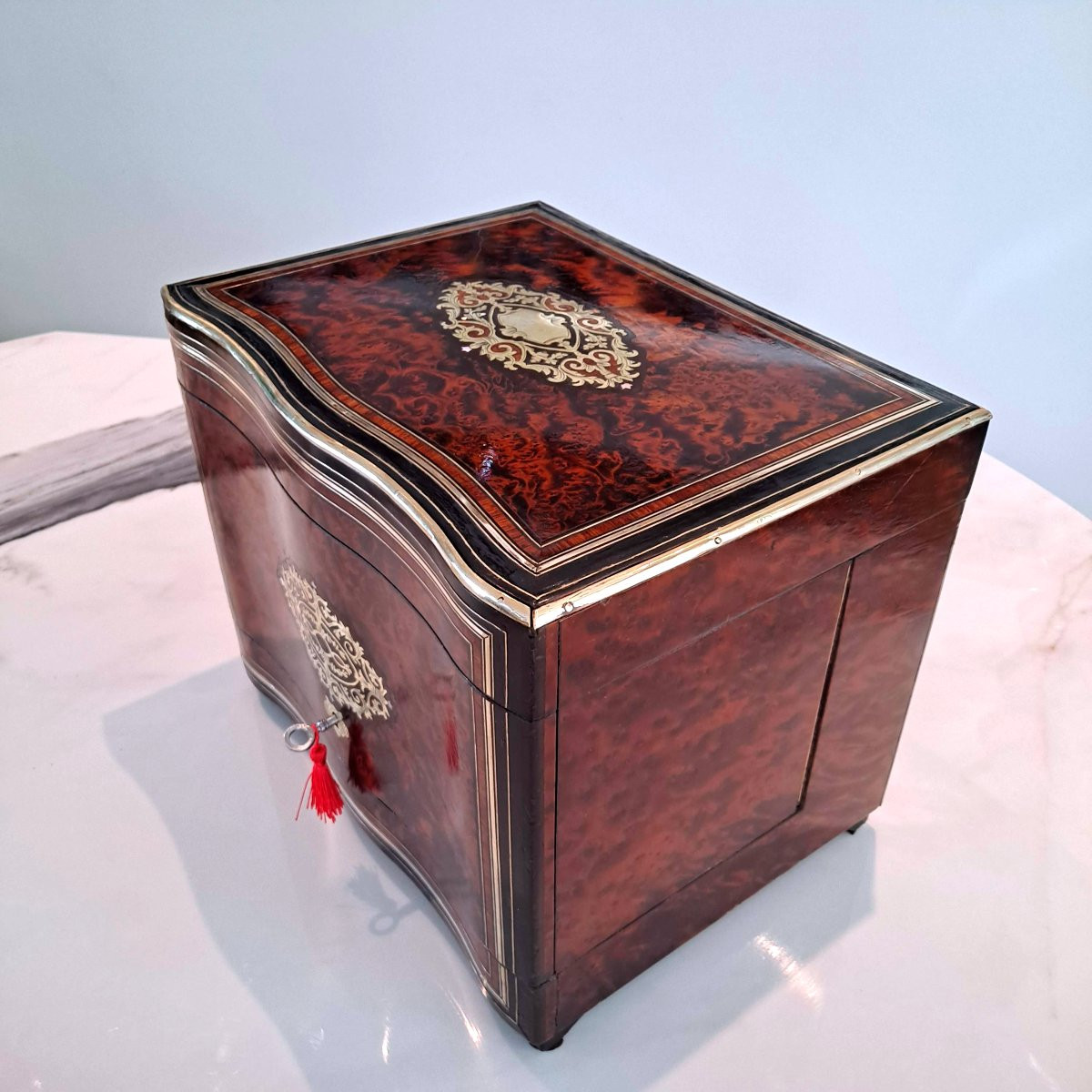 Cave à liqueur Napoléon III loupe d'amboine Verrerie complète-photo-3