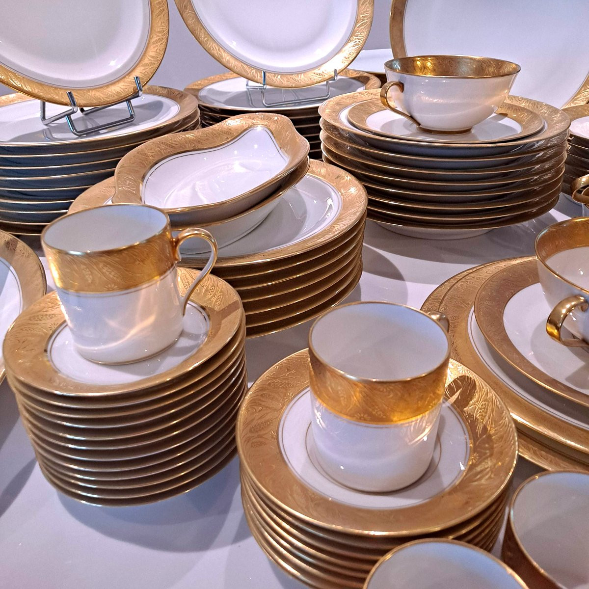 Service en porcelaine de  LIMOGES maison CHASTAGNIER & Cie-photo-3