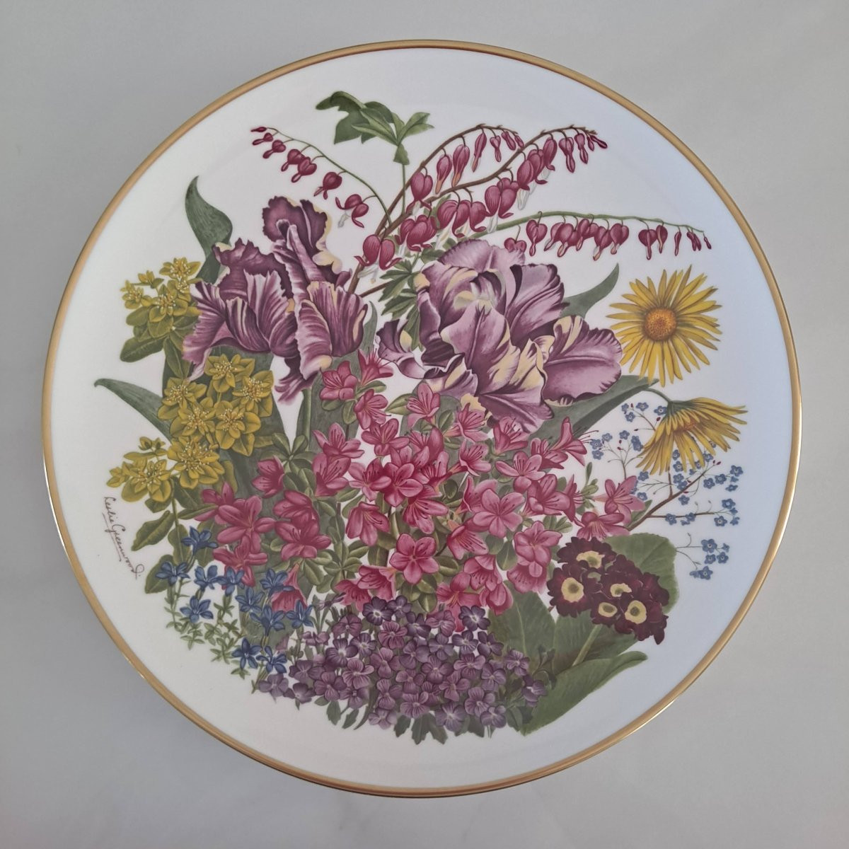 Série de 12 assiettes en WEDGWOOD "les fleurs des 12 mois de l'année" d'après Leslie GREENWOOD-photo-3
