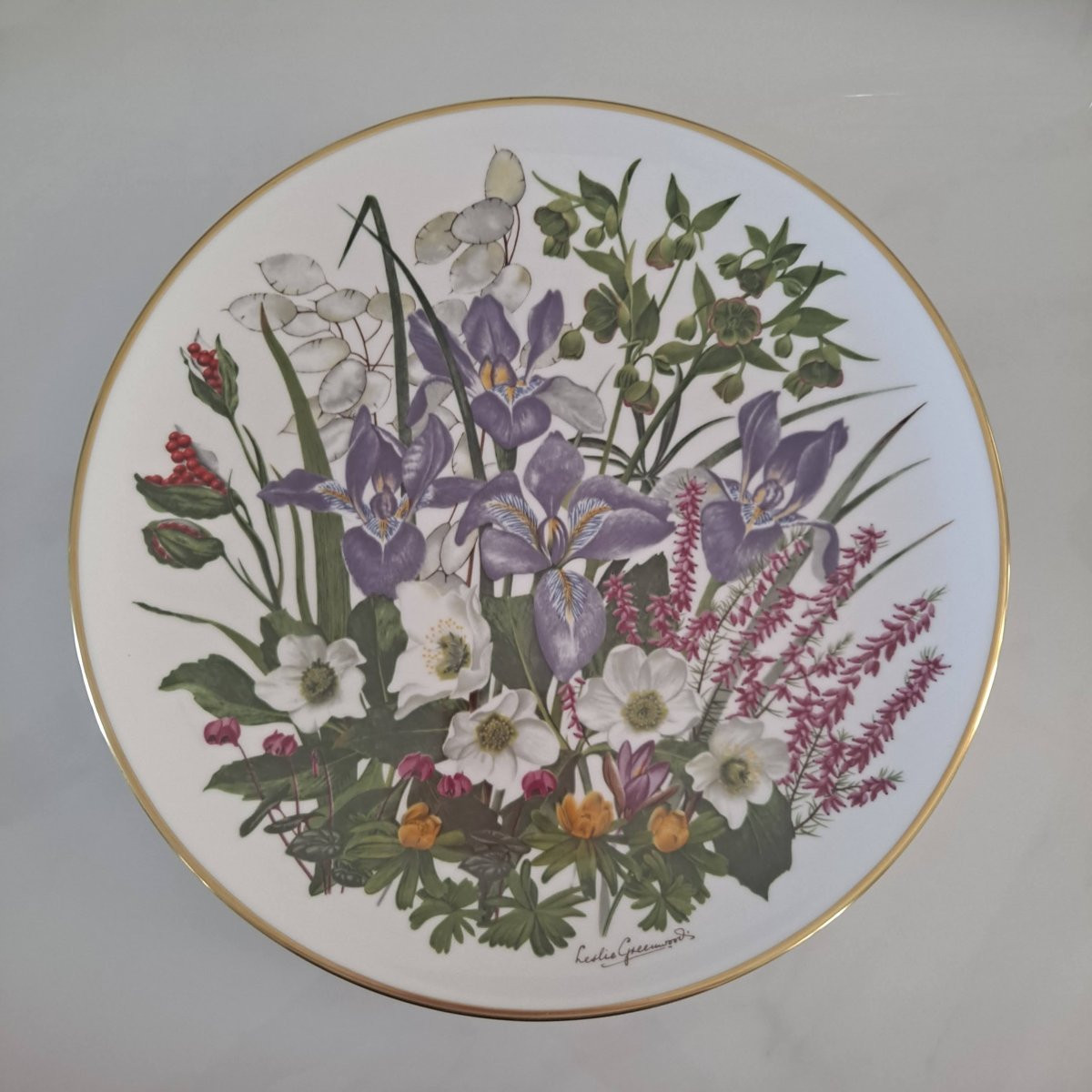Série de 12 assiettes en WEDGWOOD "les fleurs des 12 mois de l'année" d'après Leslie GREENWOOD-photo-5