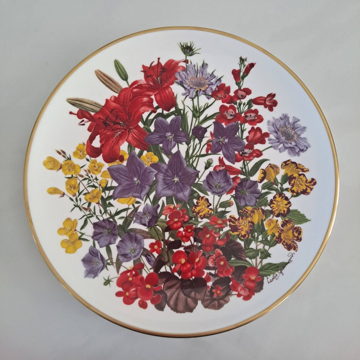 Série de 12 assiettes en WEDGWOOD "les fleurs des 12 mois de l'année" d'après Leslie GREENWOOD-photo-8