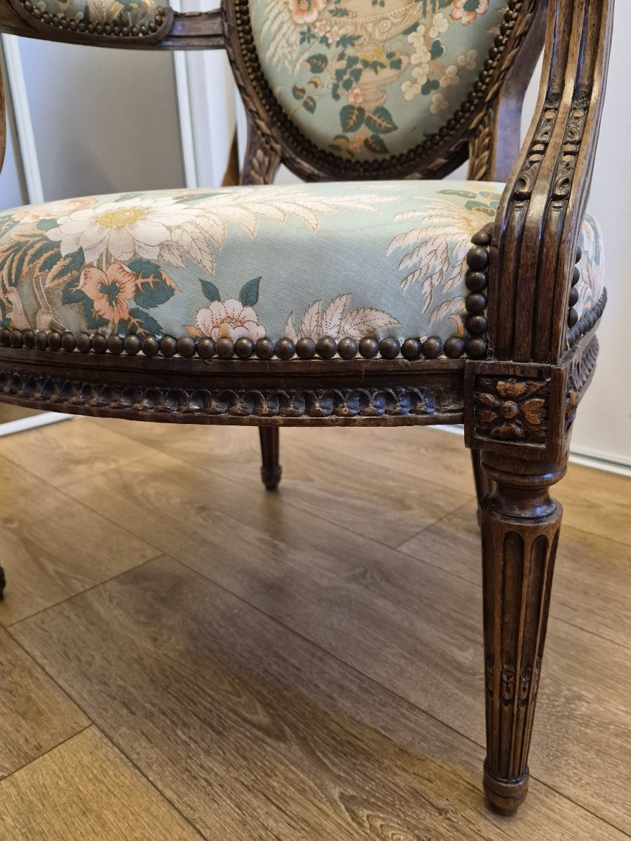 Paire de fauteuils en noyer époque Louis XVI-photo-4