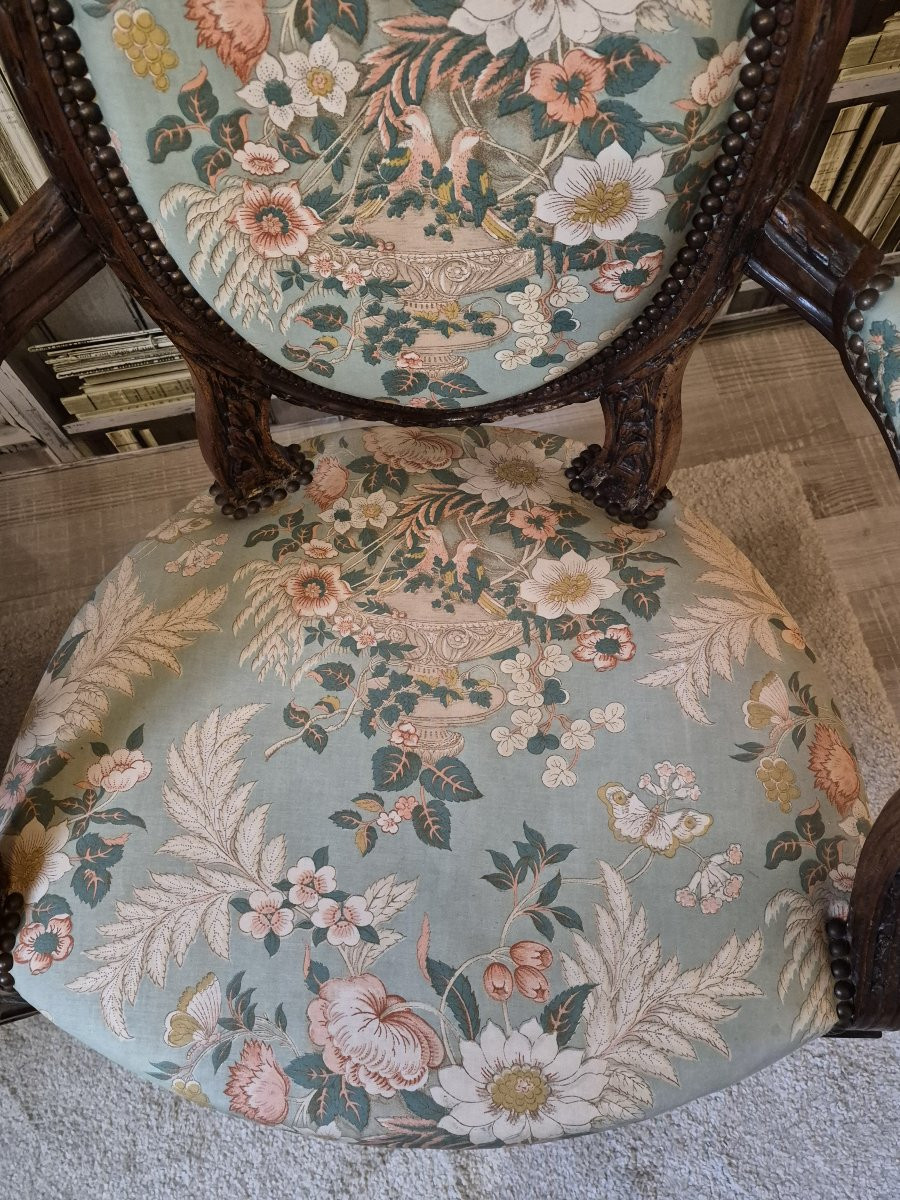 Paire de fauteuils en noyer époque Louis XVI-photo-2